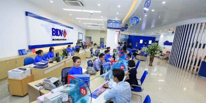 Tuỳ vào điều kiện đi lại và quỹ thời gian của mình, khách hàng có thể linh hoạt gửi tiết kiệm tại phòng giao dịch hoặc ứng dụng di động của BIDV.